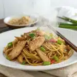 chicken lo mein Serving