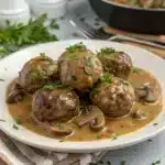 beef meatballs with mushroom gravy Serving